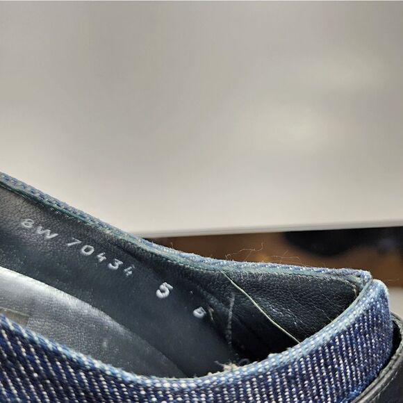 Stuart Weitzman  - Picture 13 of 13